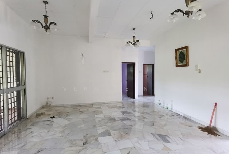 Bungalow for Sale in Pantai Sepang Putra (Sepang) - Vernice Ng - Living Room - PropertyGuru.com.my