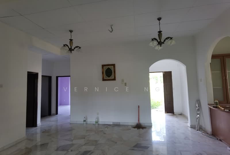 Bungalow for Sale in Pantai Sepang Putra (Sepang) - Vernice Ng - Living Room - PropertyGuru.com.my