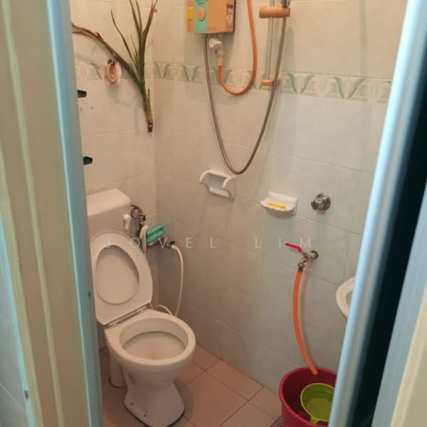 1.5-storey Terraced House for Sale in Taman Bukit Jaya (Ulu Tiram) - Jovel Lim - Bathroom - PropertyGuru.com.my