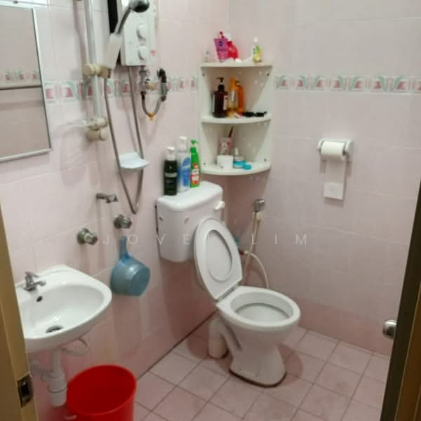 1.5-storey Terraced House for Sale in Taman Bukit Jaya (Ulu Tiram) - Jovel Lim - Bathroom - PropertyGuru.com.my