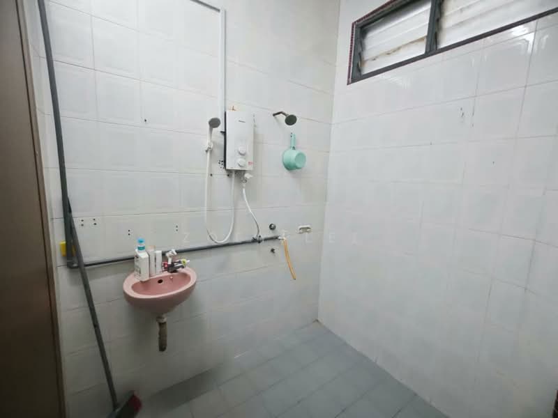 1-storey Terraced House for Sale in Johor Bahru (Johor) - Zoey Lee - Bathroom - PropertyGuru.com.my