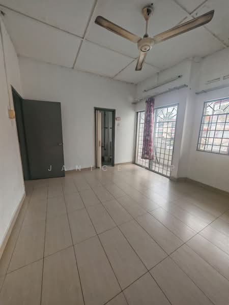 2-storey Terraced House for Sale in Taman Kosas (Ampang) - Janice Yap - Master Room - PropertyGuru.com.my