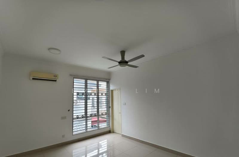 Rumah Berkembar untuk Disewa di Senibong (Permas Jaya) - Ember Lim - Living Room - PropertyGuru.com.my