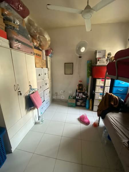 Pangsapuri untuk Dijual di Pangsapuri Akasia (Bandar Botanic) - Yap Chean Chong - Bedroom - PropertyGuru.com.my