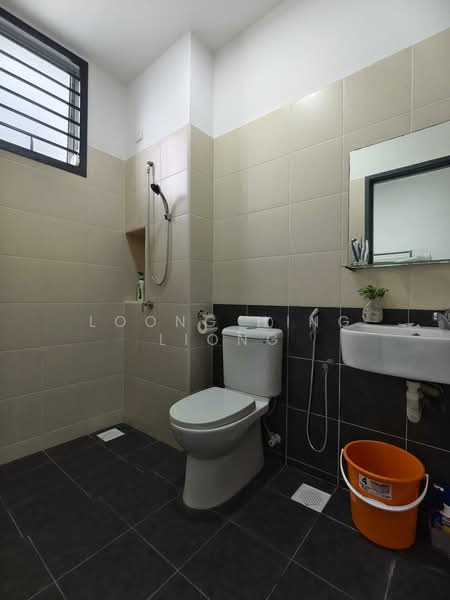 Rumah Teres 2 Tingkat untuk Dijual di Bandar Seri Alam (Masai) - Loong Hing Liong - Bathroom - PropertyGuru.com.my