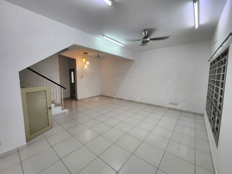 2-storey Terraced House for Rent in Taman Pelangi Semenyih 2 (Semenyih) - CK Law - Living Room - PropertyGuru.com.my