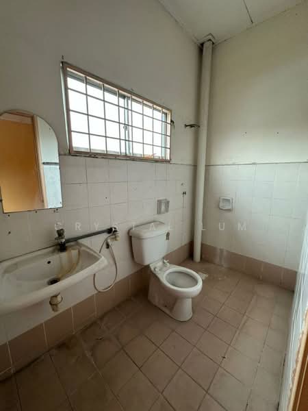 2.5-storey Terraced House for Rent in Taman Desa Karunmas (Balakong) - Crystal Lum - Bathroom - PropertyGuru.com.my