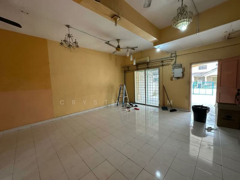2.5-storey Terraced House for Rent in Taman Desa Karunmas (Balakong) - Crystal Lum - Living Room - PropertyGuru.com.my
