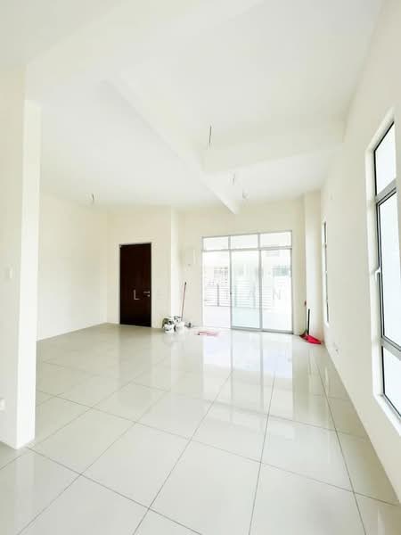 Rumah Teres 2 Tingkat untuk Dijual di Shah Alam (Selangor) - Alex Tan - Living Room - PropertyGuru.com.my