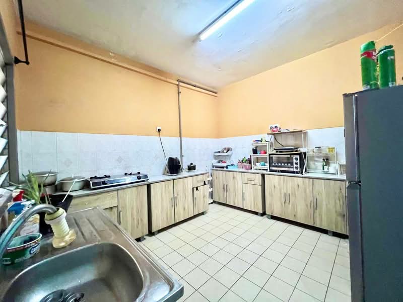 Apartment for Sale at Sri Intan 2 - Ashraf Azwan - Kitchen - PropertyGuru.com.my
