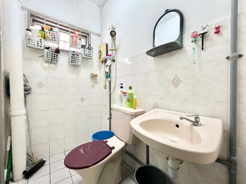 Apartment for Sale at Sri Intan 2 - Ashraf Azwan - Bathroom - PropertyGuru.com.my