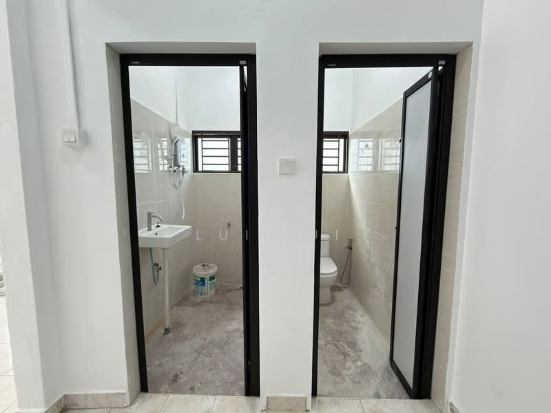 1-storey Terraced House for Sale in Johor Bahru (Johor) - Lui Lui - Bathroom - PropertyGuru.com.my