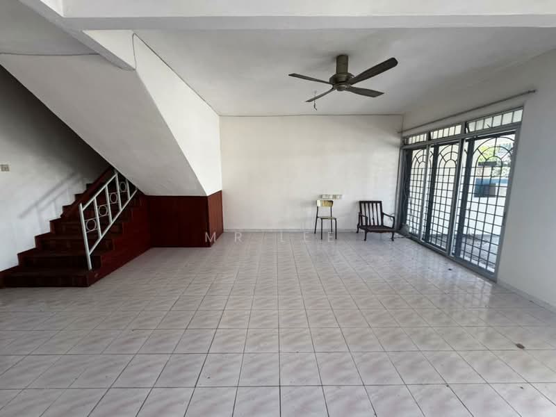 2.5-storey Terraced House for Sale in Bandar Baru Kampar (Kampar) - Mr Lee - Living Room - PropertyGuru.com.my