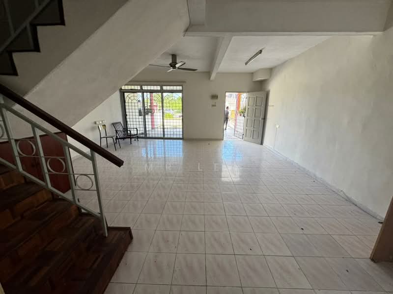 2.5-storey Terraced House for Sale in Bandar Baru Kampar (Kampar) - Mr Lee - Living Room - PropertyGuru.com.my