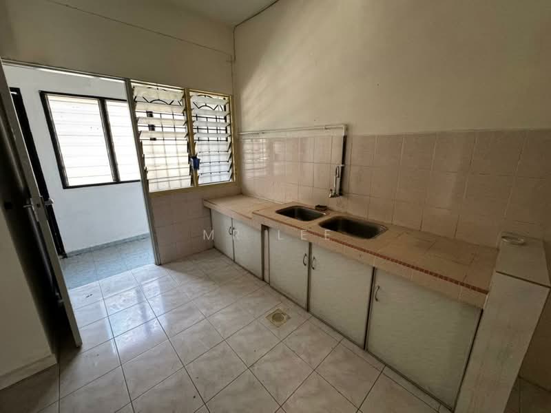 2.5-storey Terraced House for Sale in Bandar Baru Kampar (Kampar) - Mr Lee - Kitchen - PropertyGuru.com.my