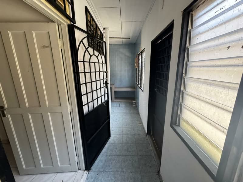 2.5-storey Terraced House for Sale in Bandar Baru Kampar (Kampar) - Mr Lee - Entrance - PropertyGuru.com.my