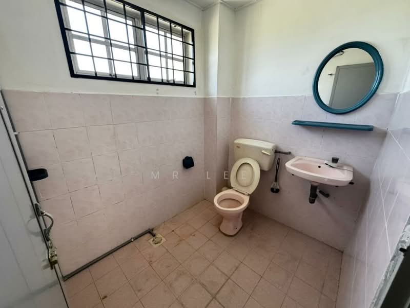 2.5-storey Terraced House for Sale in Bandar Baru Kampar (Kampar) - Mr Lee - Bathroom - PropertyGuru.com.my