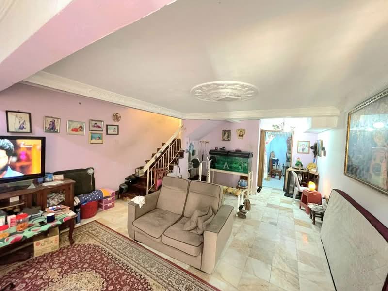 Rumah Teres 2 Tingkat untuk Dijual di Taman Serdang Raya (Seri Kembangan) - Azli Ibrahim - Living Room - PropertyGuru.com.my