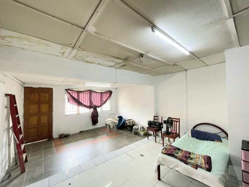 Rumah Teres 2 Tingkat untuk Dijual di Taman Serdang Raya (Seri Kembangan) - Azli Ibrahim - Bedroom - PropertyGuru.com.my