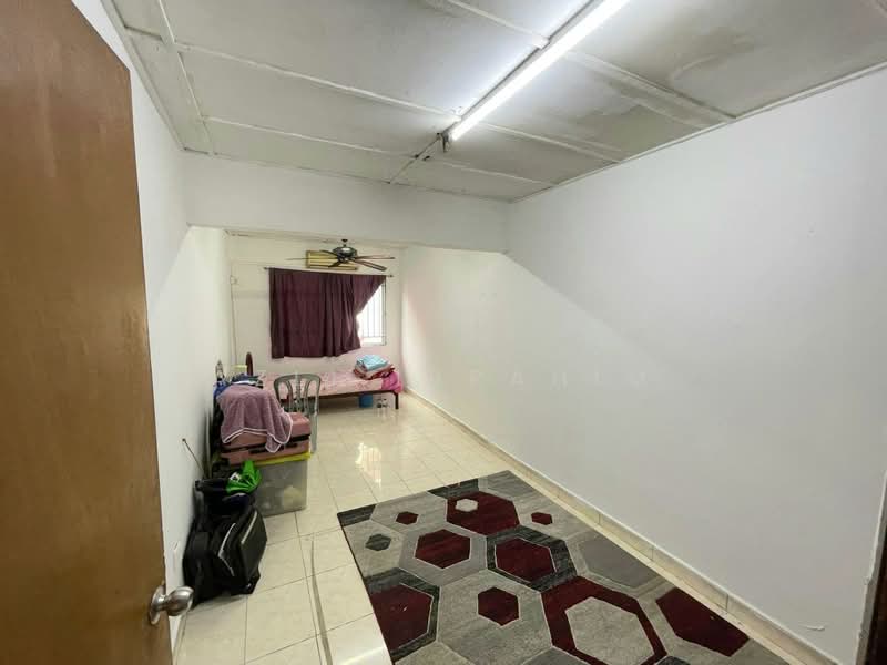 Rumah Teres 2 Tingkat untuk Dijual di Taman Serdang Raya (Seri Kembangan) - Azli Ibrahim - Bedroom - PropertyGuru.com.my