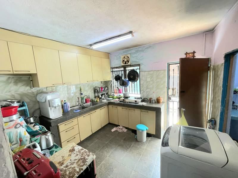 Rumah Teres 2 Tingkat untuk Dijual di Taman Serdang Raya (Seri Kembangan) - Azli Ibrahim - Kitchen - PropertyGuru.com.my