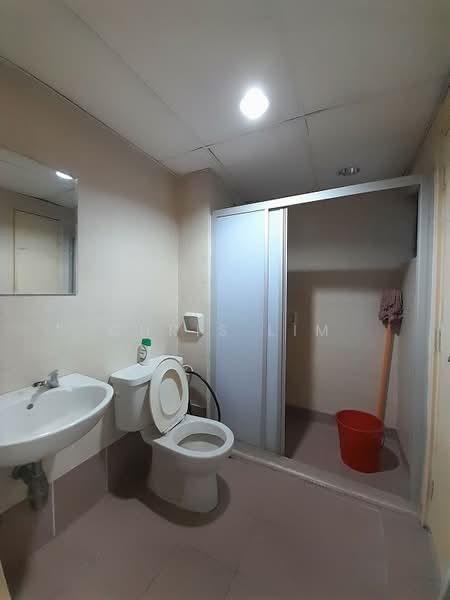 Kondominium untuk Dijual di Amadesa Resort Condominium - Chris Lim - Bathroom - PropertyGuru.com.my
