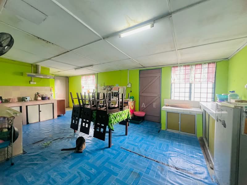 2-storey Terraced House for Sale in Taman Bukit Kempas (Tampoi) - Mohd Faez - Kitchen - PropertyGuru.com.my