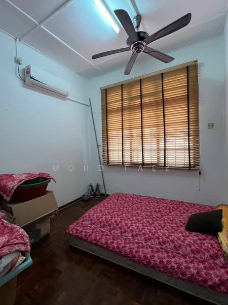 2-storey Terraced House for Sale in Taman Bukit Kempas (Tampoi) - Mohd Faez - Bedroom - PropertyGuru.com.my