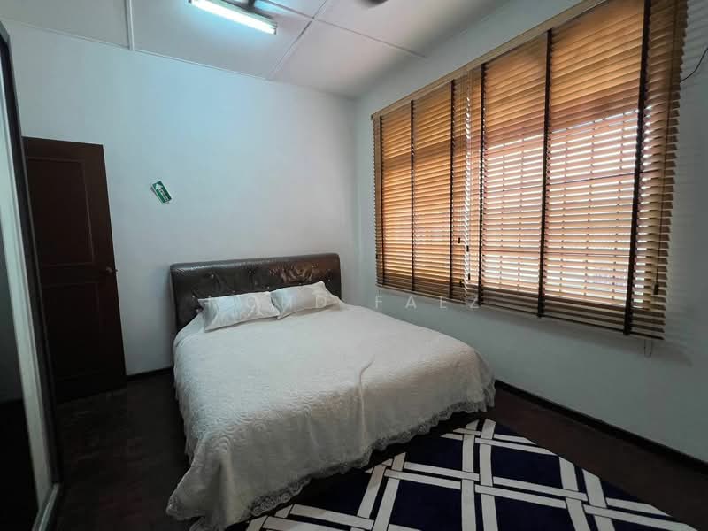 2-storey Terraced House for Sale in Taman Bukit Kempas (Tampoi) - Mohd Faez - Bedroom - PropertyGuru.com.my