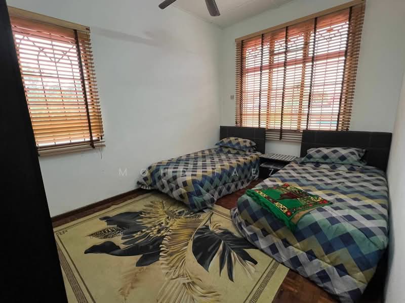 2-storey Terraced House for Sale in Taman Bukit Kempas (Tampoi) - Mohd Faez - Bedroom - PropertyGuru.com.my