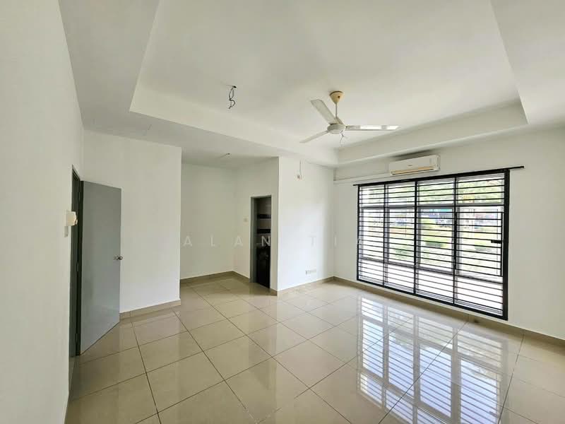 2-storey Terraced House for Sale in Taman Seri Austin (Tebrau) - Alan Tia - Living Room - PropertyGuru.com.my