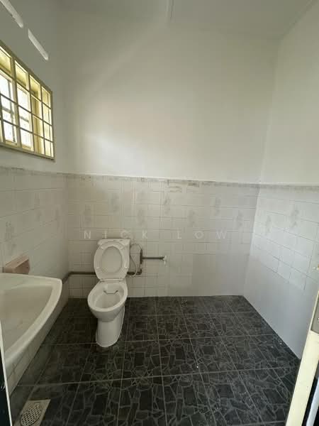 Rumah Berkembar untuk Disewa di Taman Delima 2 (Tebrau) - Nick Low - Bathroom - PropertyGuru.com.my