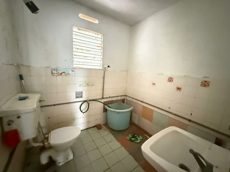 Rumah Berkembar untuk Dijual di Taman Bukit Serindit (Melaka City) - Tim Piong - Bathroom - PropertyGuru.com.my