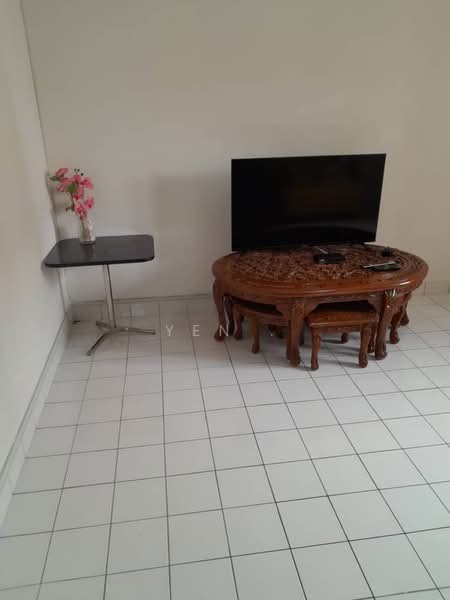 Pangsapuri untuk Dijual di Desa Dua Aman Puri - Yen . - Living Room - PropertyGuru.com.my