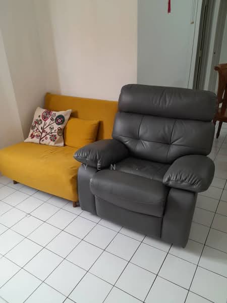 Pangsapuri untuk Dijual di Desa Dua Aman Puri - Yen . - Living Room - PropertyGuru.com.my