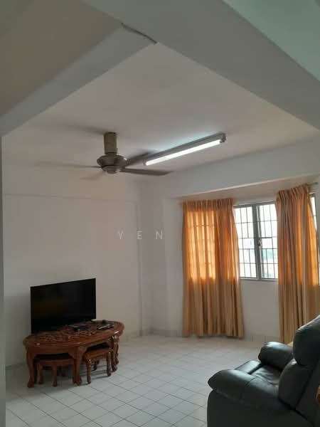 Pangsapuri untuk Dijual di Desa Dua Aman Puri - Yen . - Living Room - PropertyGuru.com.my