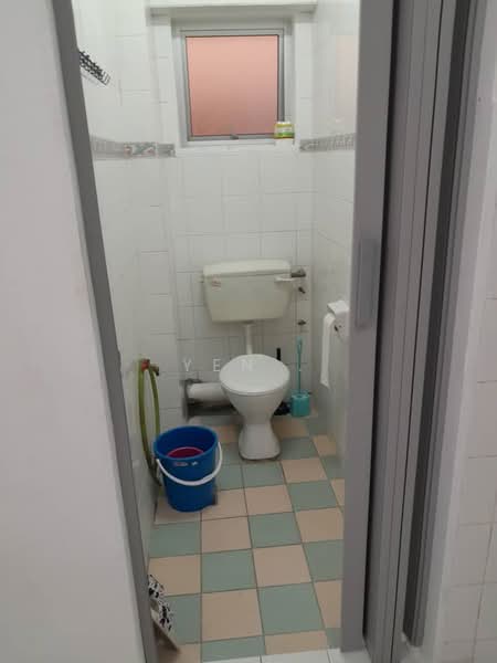 Pangsapuri untuk Dijual di Desa Dua Aman Puri - Yen . - Bathroom - PropertyGuru.com.my