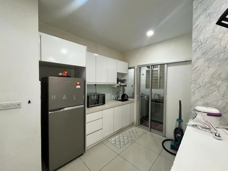 Service Residence for Sale at Savanna Executive Suite @ Southville City - Halim Mazlan - Kitchen - PropertyGuru.com.my
