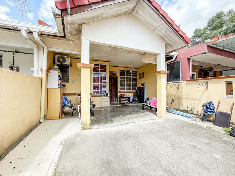 Rumah Teres 1 Tingkat untuk Dijual di Taman Dato Demang (Seri Kembangan) - Azli Ibrahim - Exterior - PropertyGuru.com.my
