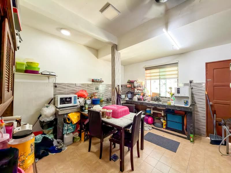 Rumah Teres 1 Tingkat untuk Dijual di Taman Dato Demang (Seri Kembangan) - Azli Ibrahim - Kitchen - PropertyGuru.com.my