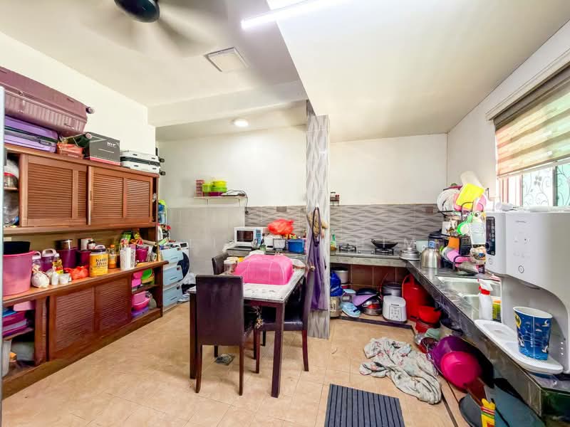 Rumah Teres 1 Tingkat untuk Dijual di Taman Dato Demang (Seri Kembangan) - Azli Ibrahim - Kitchen - PropertyGuru.com.my