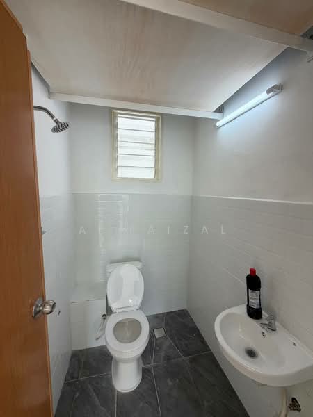 Pangsapuri untuk Dijual di Vista Pinggiran Apartment - Ai Faizal - Bathroom - PropertyGuru.com.my