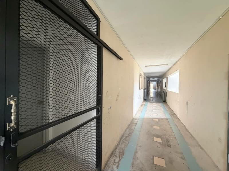 Pangsapuri untuk Dijual di Vista Pinggiran Apartment - Ai Faizal - Corridor - PropertyGuru.com.my