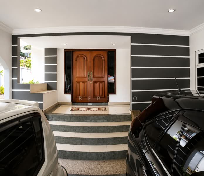 Semi-Detached House for Sale in Kelana Jaya (Petaling Jaya) - Albert Ho - Entrance - PropertyGuru.com.my