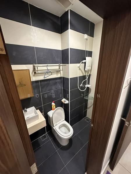 Service Residence for Rent at D'Secret Garden (Pangsapuri Kempas Indah) - Robbie Tan - Bathroom - PropertyGuru.com.my