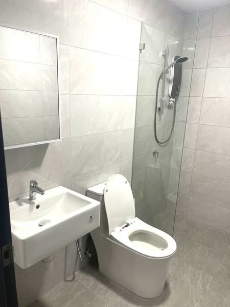 Service Residence for Rent at Altris Residences @ The Quartz WM - Kew . - Bathroom - PropertyGuru.com.my