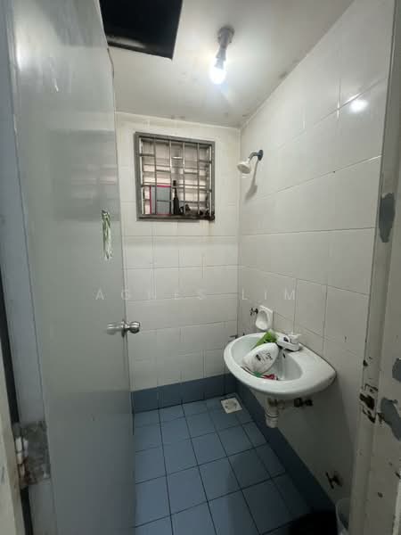Rumah Flat untuk Disewa di Seroja - Agnes Lim - Bathroom - PropertyGuru.com.my