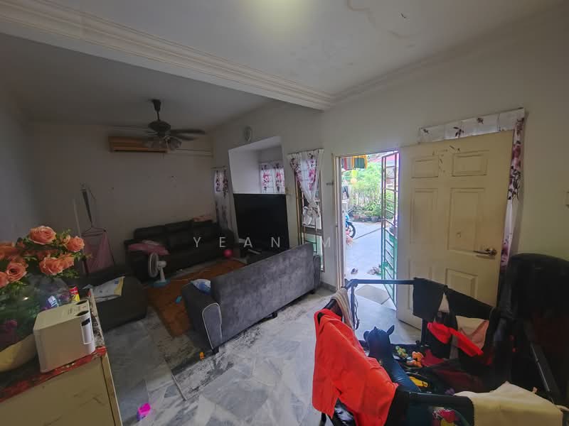 Rumah Teres untuk Dijual di Bandar Country Homes (Rawang) - Yean Ma - Living Room - PropertyGuru.com.my