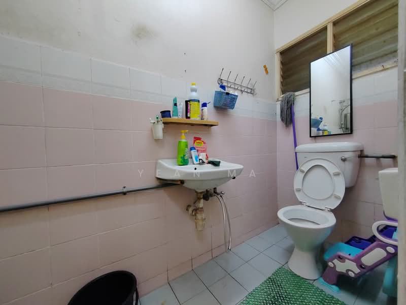 Rumah Teres untuk Dijual di Bandar Country Homes (Rawang) - Yean Ma - Bathroom - PropertyGuru.com.my