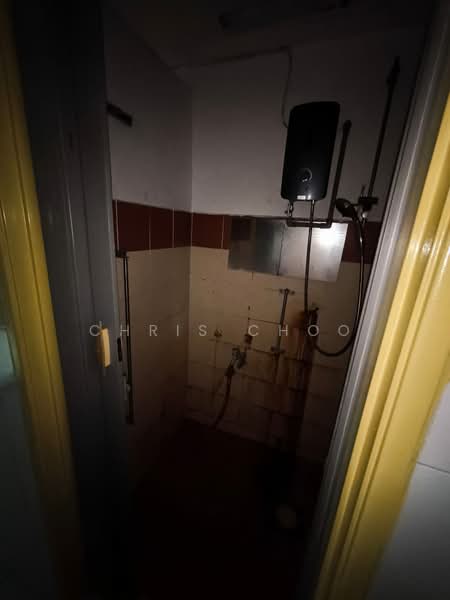 Apartment for Rent at Apartment Sri Rakyat - Chris Choo - Bathroom - PropertyGuru.com.my